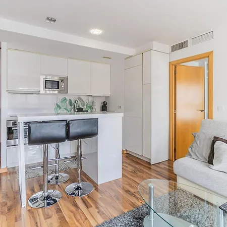 Stylish Duplex In The Heart Of דירה *